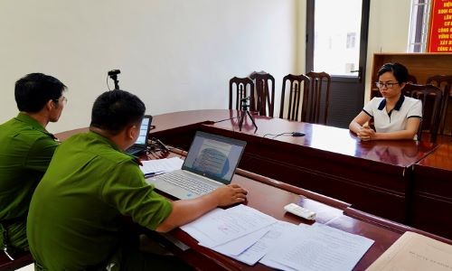 Đối tượng Đàm Thu Hà tại cơ quan công an. Ảnh: CA Hà Giang