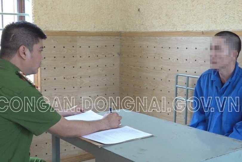 Cơ quan công an làm việc với đối tượng Nguyễn Thanh Phong. (Ảnh: CA Đồng Nai)