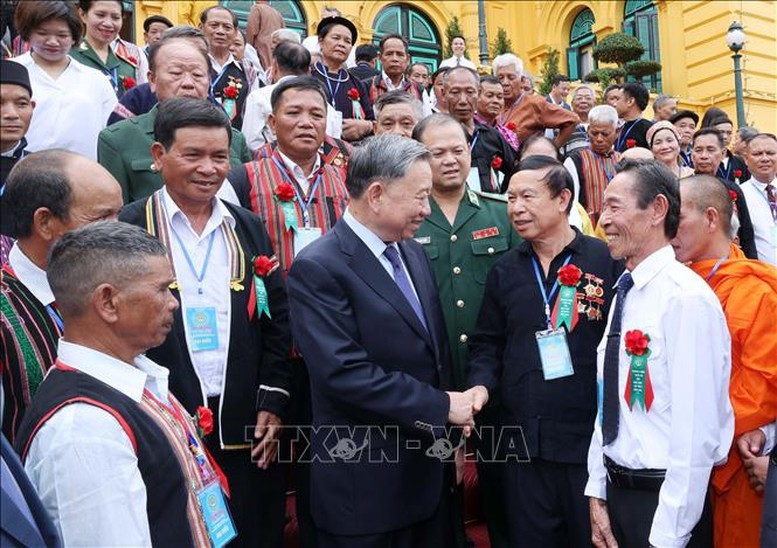 Chủ tịch nước Tô Lâm với các đại biểu - Ảnh: TTXVN