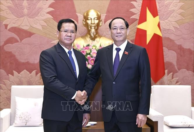 Phó Chủ tịch Quốc hội Trần Quang Phương tiếp Chủ nhiệm Uỷ ban Quốc phòng và An ninh của Quốc hội Lào Vongsack Phanthavong. Ảnh: Doãn Tấn/TTXVN