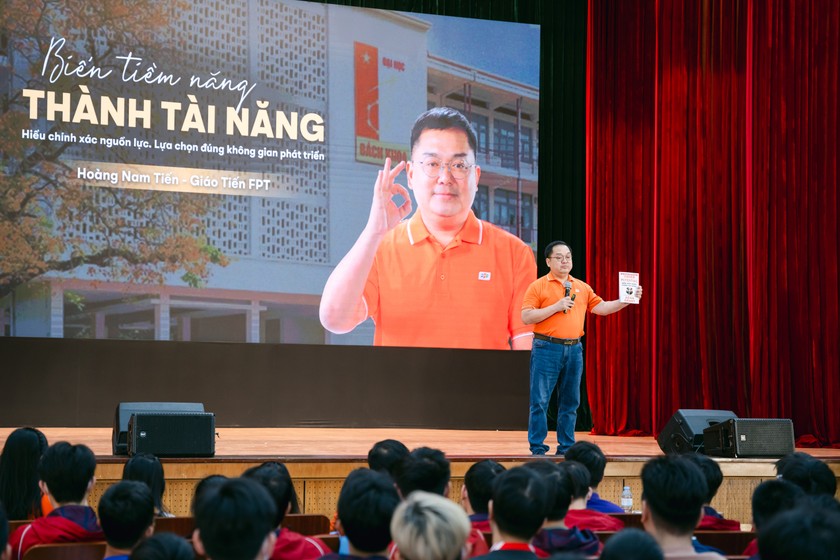 Ông Hoàng Nam Tiến: 'Thế hệ làm chủ AI là thế hệ lãnh đạo tương lai'