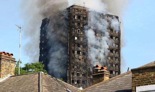 Tháp Grenfell vừa bị cháy ở London.