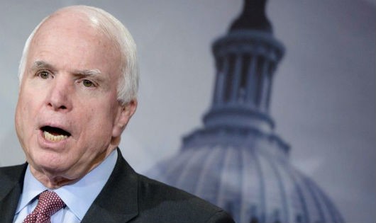 Ông John McCain.