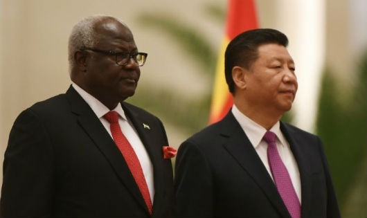 Cựu Tổng thống Sierra Leone Koroma và Chủ tịch Trung Quốc Tập Cận Bình