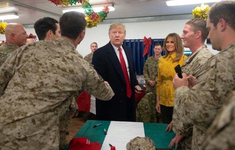 Tổng thống Trump và Phu nhân gặp các binh sỹ Mỹ ở Iraq.