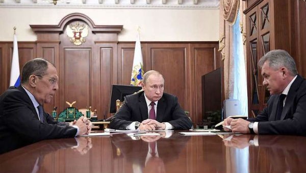 Tổng thống Nga Putin tại cuộc họp với Bộ trưởng Quốc phòng và Ngoại giao ngày 2/2.