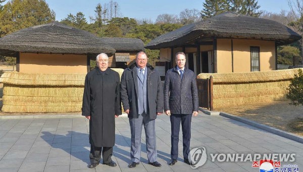 Đại diện phái đoàn Nga đang thăm Triều Tiên.