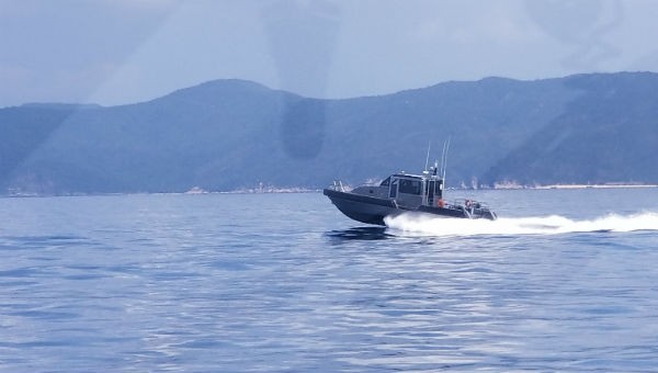 Xuồng Metal Shark thuộc Vùng Cảnh sát Biển III Việt Nam với vận tốc 35 hải lý một giờ.