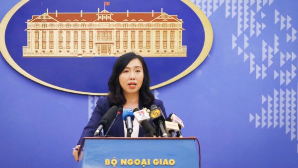 Người phát ngôn Bộ Ngoại giao Lê Thị Thu Hằng tại họp báo.