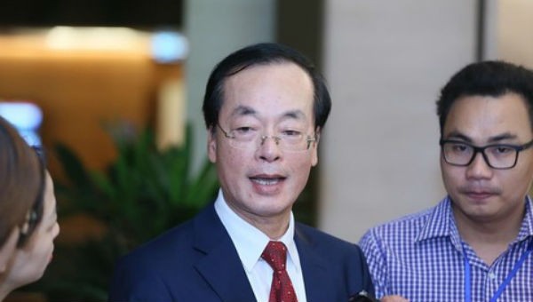 Bộ trưởng Bộ Xây dựng Phạm Hồng Hà trả lời báo chí.