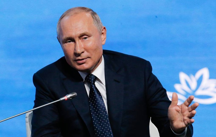 Tổng thống Nga Vladimir Putin phát biểu tại phiên họp toàn thể của Diễn đàn kinh tế phương Đông. 