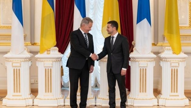 Tổng thống Ukraine Volodymyr Zelensky gặp người đồng cấp Phần Lan Sauli Niinisto.