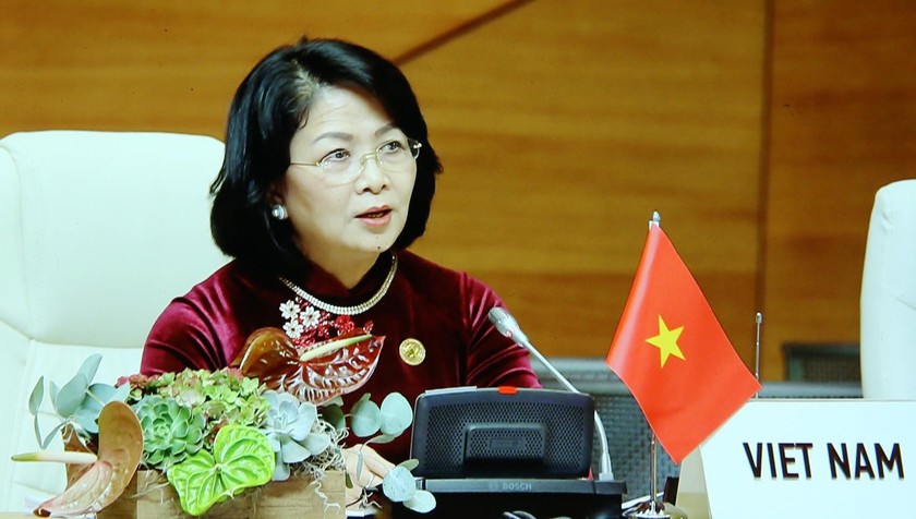 Phó Chủ tịch nước Đặng Thị Ngọc Thịnh dự hội nghị.