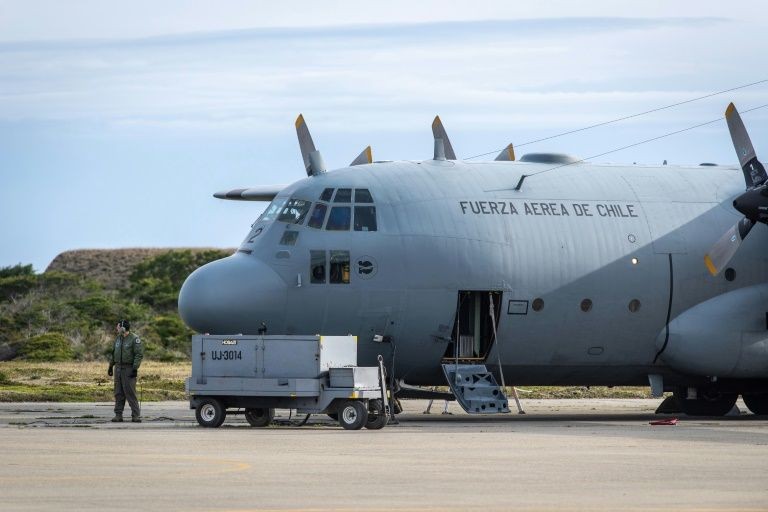 Máy bay Hercules C130.