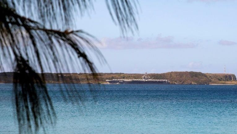 Tàu sân bay USS Theodore Roosevelt đang neo đậu tại Guam.