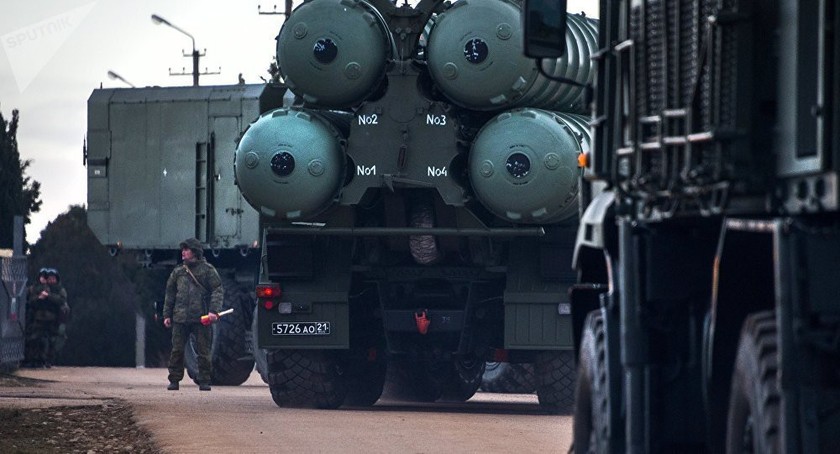 Hệ thống tên lửa đất đối không S-400 Triumf của Nga.