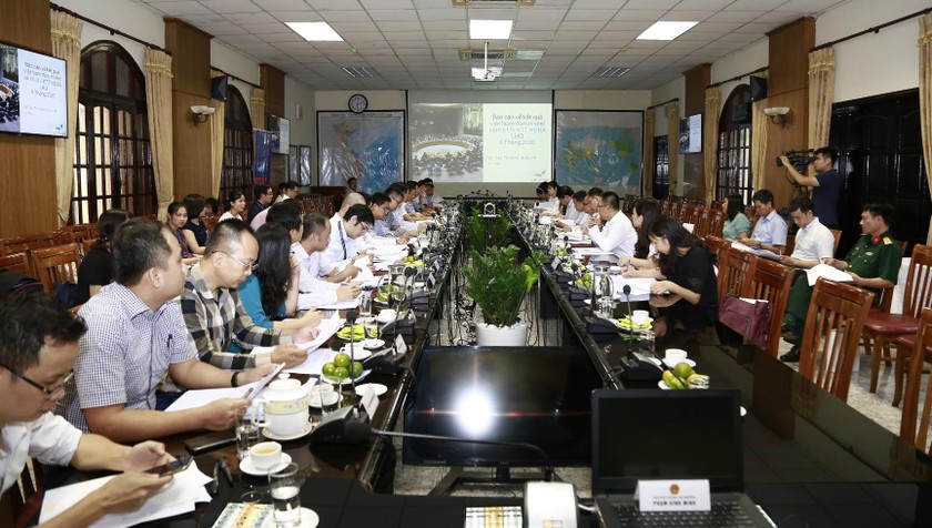 Các đại biểu Việt Nam dự cuộc họp.