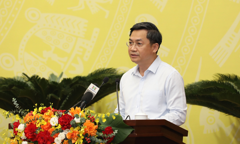 Phó Chủ tịch UBND TP Hà Nội Hà Minh Hải báo cáo tại phiên họp.