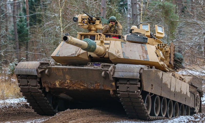 Xe tăng M1A1 Abrams.