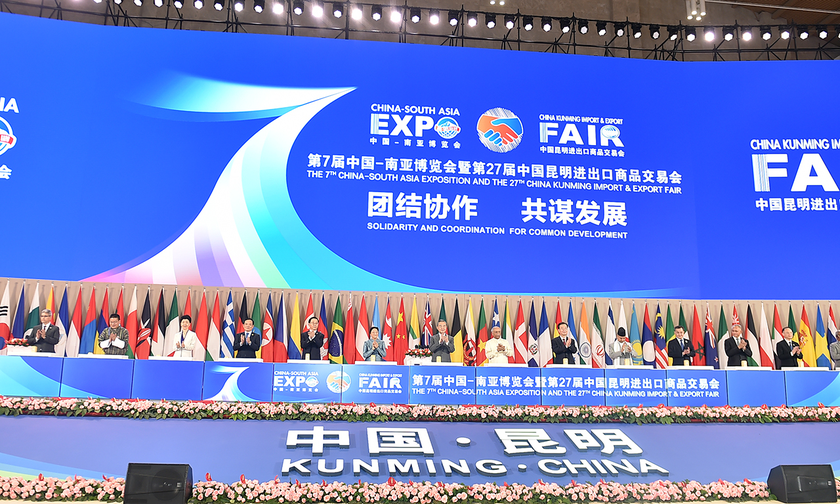 Phó Thủ tướng Chính phủ Trần Lưu Quang dự Lễ Khai mạc Hội chợ Trung Quốc - Nam Á lần thứ 7 và Hội chợ xuất nhập khẩu Côn Minh lần thứ 27 .