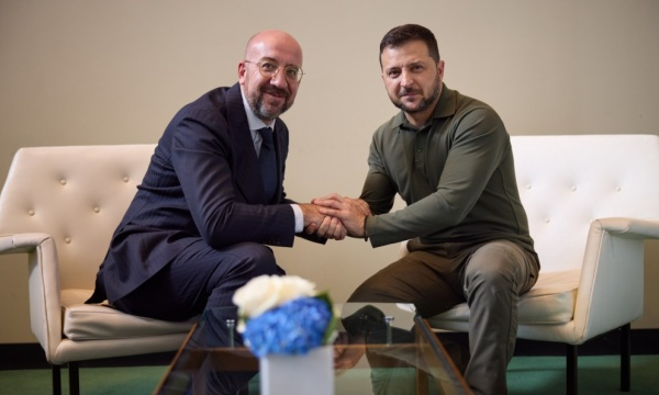 Tổng thống Ukraine Volodymyr Zelensky và Chủ tịch Hội đồng Châu Âu Charles Michel. 