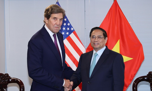 Thủ tướng Chính phủ Phạm Minh Chính tiếp Đặc phái viên của Tổng thống Hoa Kỳ về khí hậu John Kerry. 