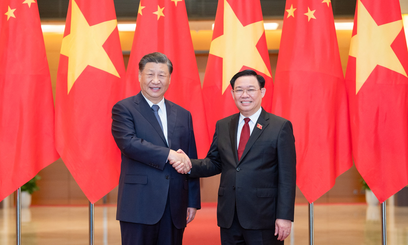 Chủ tịch Quốc hội Vương Đình Huệ và Tổng Bí thư, Chủ tịch nước Trung Quốc Tập Cận Bình. Ảnh: Quochoi.vn