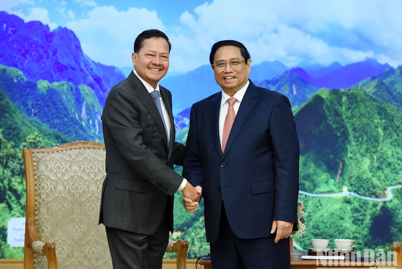 Thủ tướng Phạm Minh Chính tiếp Phó Thủ tướng Chính phủ Hoàng gia Campuchia Neth Savoeun. Ảnh: Báo Nhân Dân