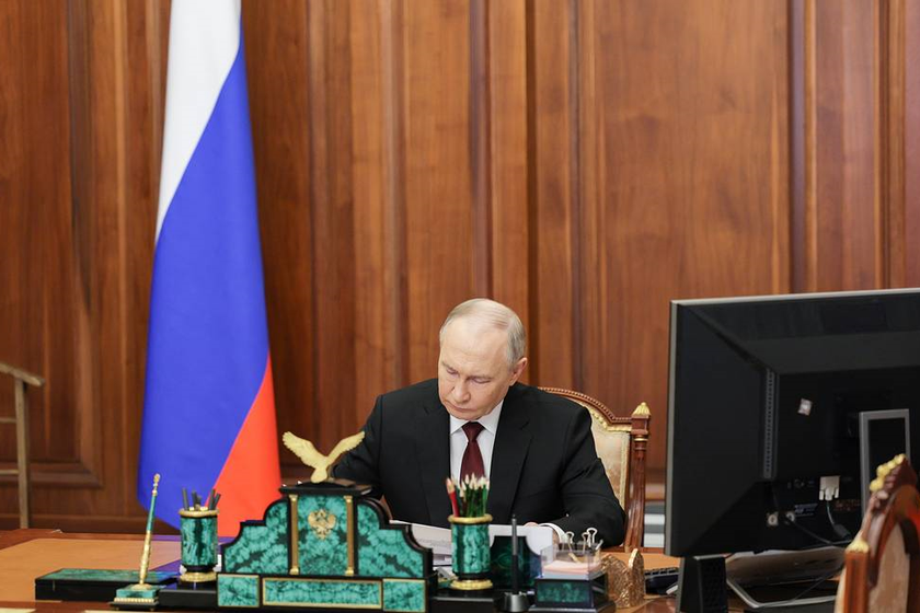 Tổng thống Nga Putin ký sắc lệnh đầu tiên sau nhậm chức.