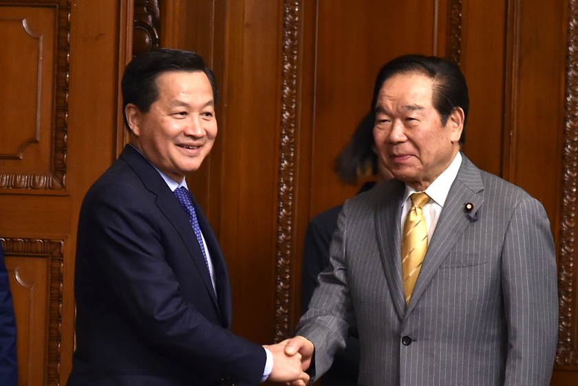 Phó Thủ tướng Lê Minh Khái hội kiến Chủ tịch Hạ viện Nukaga Fukushiro.