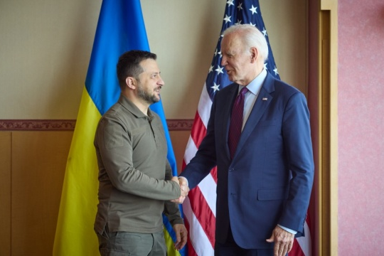 Tổng thống Mỹ Joe Biden và người đồng cấp Ukraine Volodymyr Zelensky.
