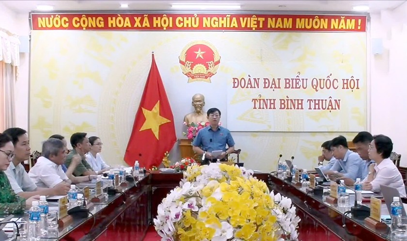 Đại biểu Nguyễn Hữu Thông đặt câu hỏi chất vấn.