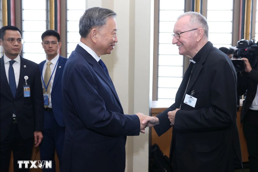 Tổng Bí thư, Chủ tịch nước Tô Lâm gặp Thủ tướng Tòa thánh Vatican, Hồng y Pietro Parolin. Ảnh: TTXVN