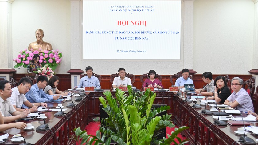 Đồng chí Lê Thành Long, Uỷ viên Ban Chấp hành Trung ương Đảng, Bí thư Ban cán sự đảng, Bộ trưởng Bộ Tư pháp chủ trì Hội nghị.