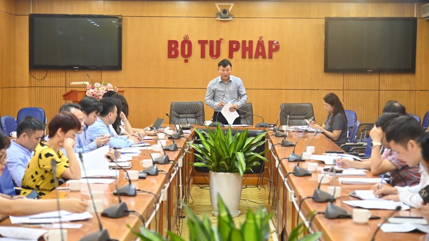 Phó Vụ trưởng Vụ Pháp luật Dân sự-Kinh tế Lê Đại Hải, Phó Chủ tịch hội đồng thẩm định chủ trì cuộc họp.