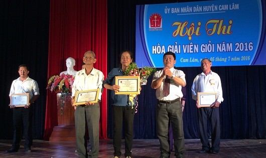 Cam Lâm -  Khánh Hòa: Trao giải hòa giải viên giỏi năm 2016 