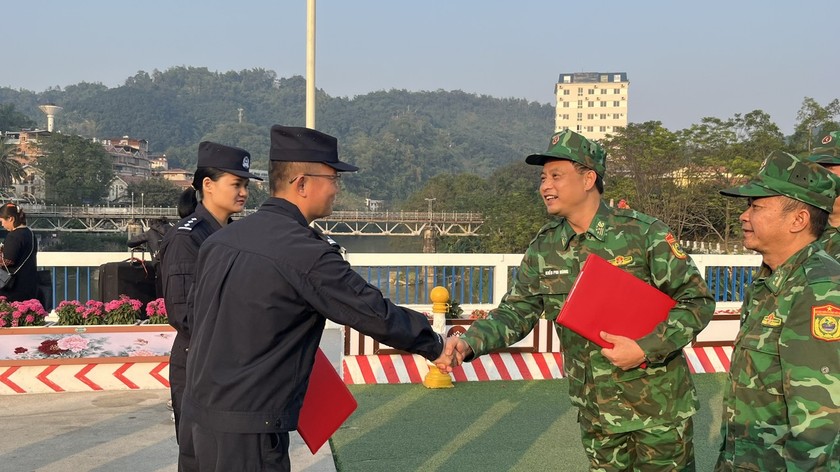 Hợp tác tuần tra, kiểm soát biên giới phòng chống buôn lậu