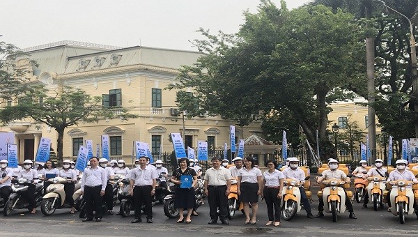 Lãnh đạo BHXH và Bưu điện TP Hải Phòng tham dự lễ ra quân.