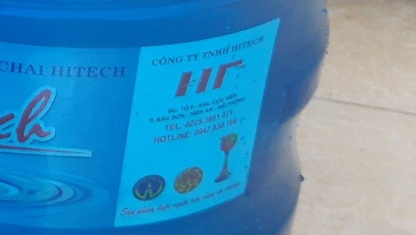 Nước uống đóng bình của công ty TNHH Hitech