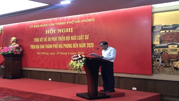 Giám đốc Sở Tư pháp Lã Thanh Tân phát biểu tại hội nghị tổng kết Đề án