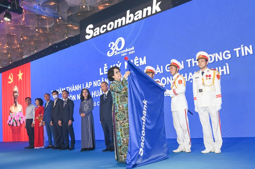 Sacombank đón nhận Huân chương Lao động hạng nhì vào dịp kỷ niệm 30 năm thành lập