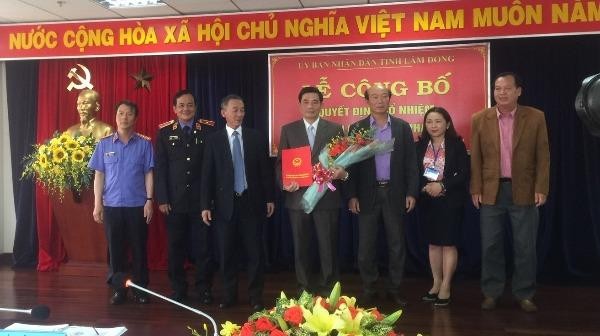 Lãnh đạo UBND tỉnh Lâm Đồng trao Quyết định bổ nhiệm chức vụ Giám đốc Sở Tư pháp cho ông Nguyễn Quang Tuyến.