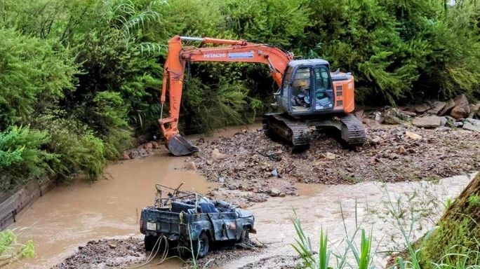 Phương tiện cứu hộ cứu nạn được triển khai tại khu vực xảy ra tai nạn thương tâm.