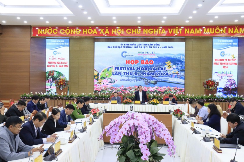 Quang cảnh họp báo.