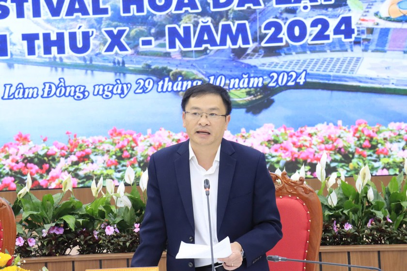 Ông Đặng Quang Tú - Chủ tịch TP Đà Lạt, Phó Trưởng Ban Tổ chức Festival Hoa Đà Lạt lần thứ X trả lời câu hỏi của báo chí.