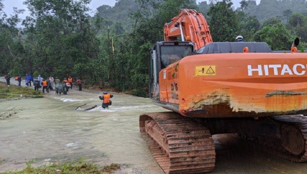 Lực lượng chức năng tiếp cận hiện trường.