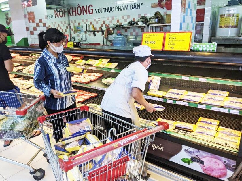 Hệ thống siêu thị Vinmart thiết lập quy trình phòng chống dịch nghiêm ngặt, tuân thủ 5K.