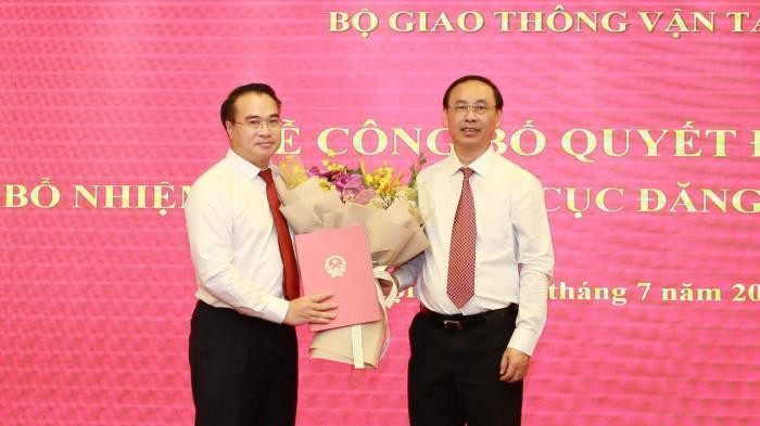 Ông Đặng Việt Hà (bên trái) sẽ là Tân Cục trưởng Cục Đăng kiểm Việt Nam kể từ ngày 1/8 tới đây.