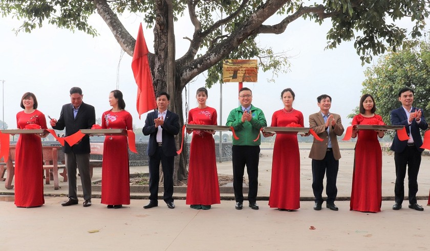 Cắt băng khánh thành công trình đường giao thông nông thôn tại Hải Dương