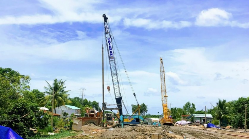 Thi công cao tốc Cao Lãnh - An Hữu.